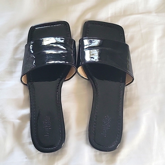 Forever 21 Shoes - Black patent leather square toed flats, EUC🎉🎊